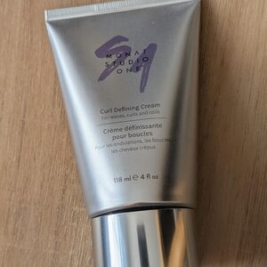 Monat Studio One Curl Defining Cream - Silver